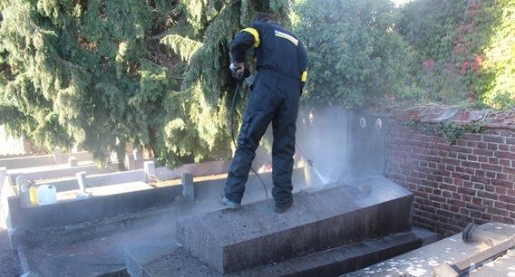 Comment entretenir un monument funéraire ?